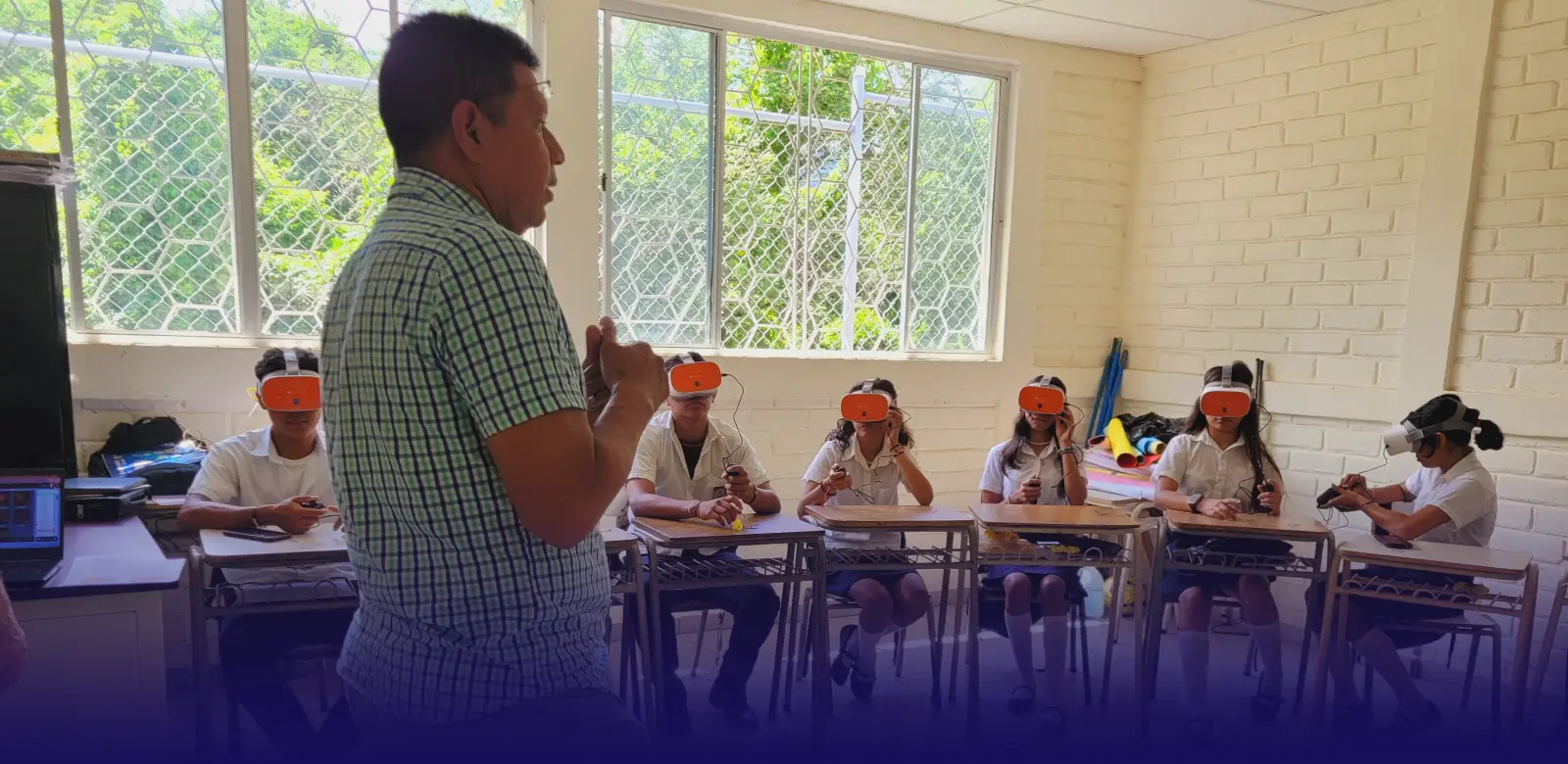Impacto de la Realidad Virtual en la enseñanza: La experiencia de El Salvador